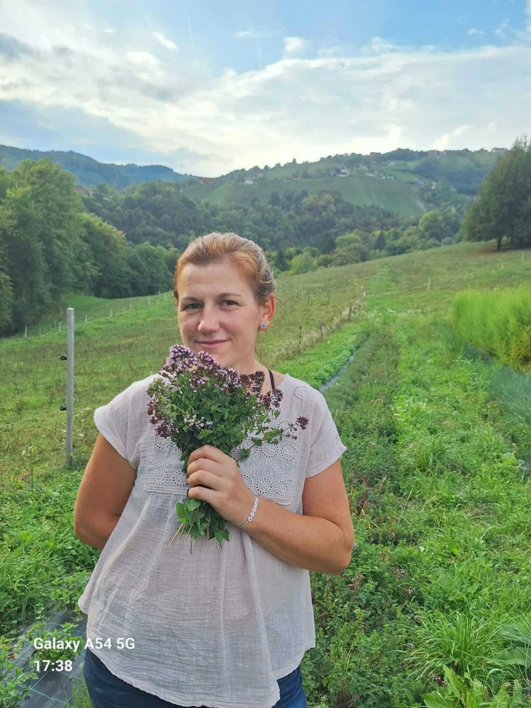 Teja_Kmetija z Brežnika