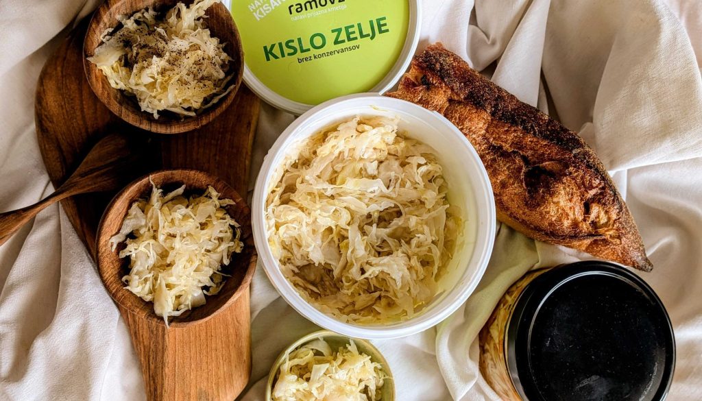 Tradicionalno kisano zelje s Kmetije Ramovž