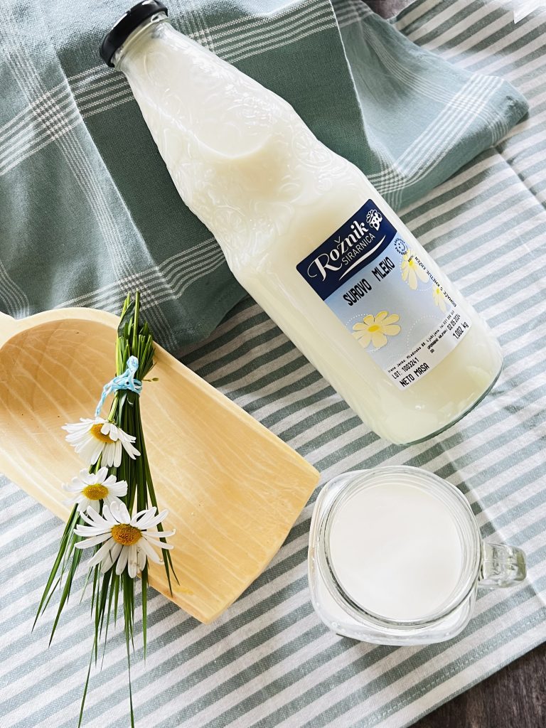 Sirarnica Rožnik_mleko (1)